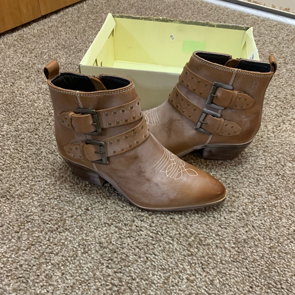 Roan ankle booties, NWT